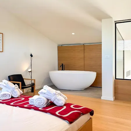 House Akai Bale