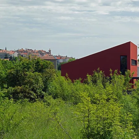 House Akai Bale