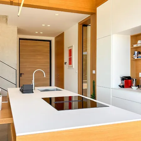 House Akai Bale